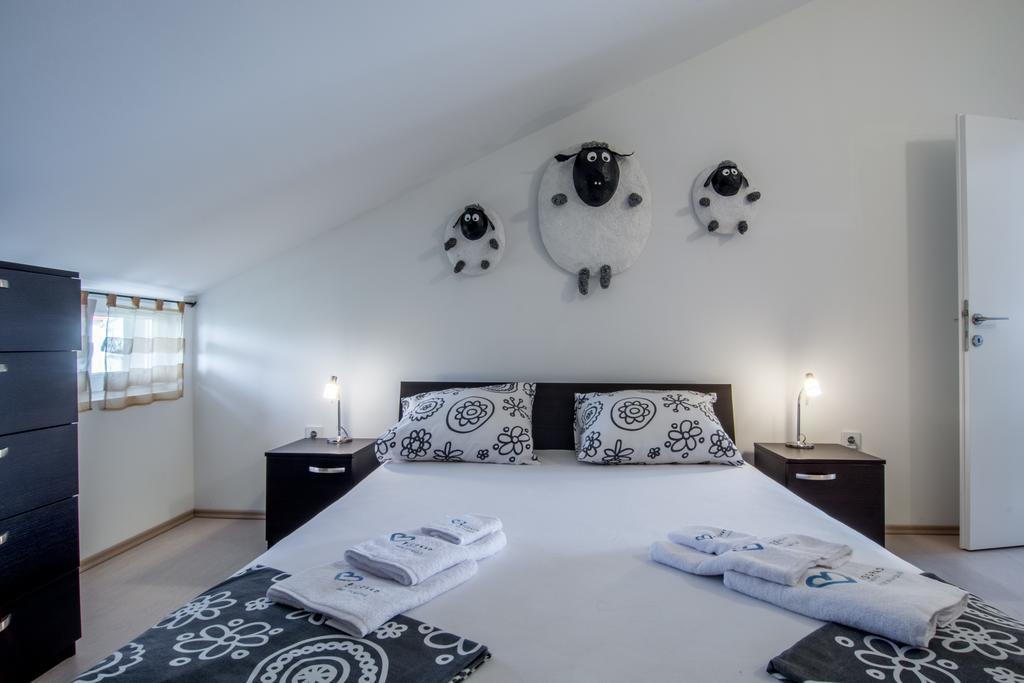 Apartments Domuzin Biograd Na Moru Exterior foto